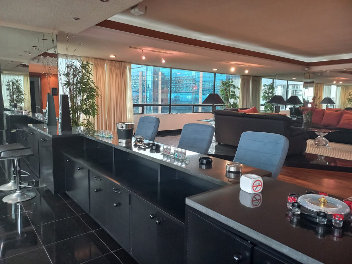 Plus Real Estate vende/renta Penthouse en zona 14