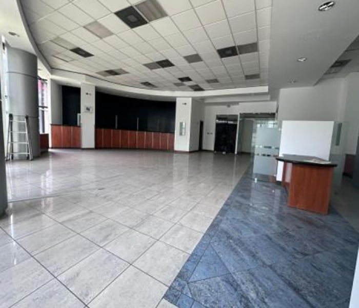 Local Comercial amplio en Venta e Zona 10, Guatemala - Image 2