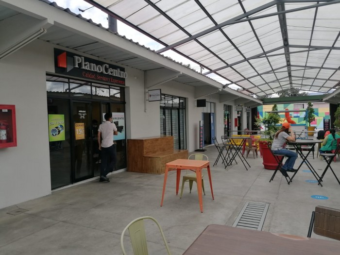 CityMax alquila excelente local en plaza de zona 12 - Miniatura 5