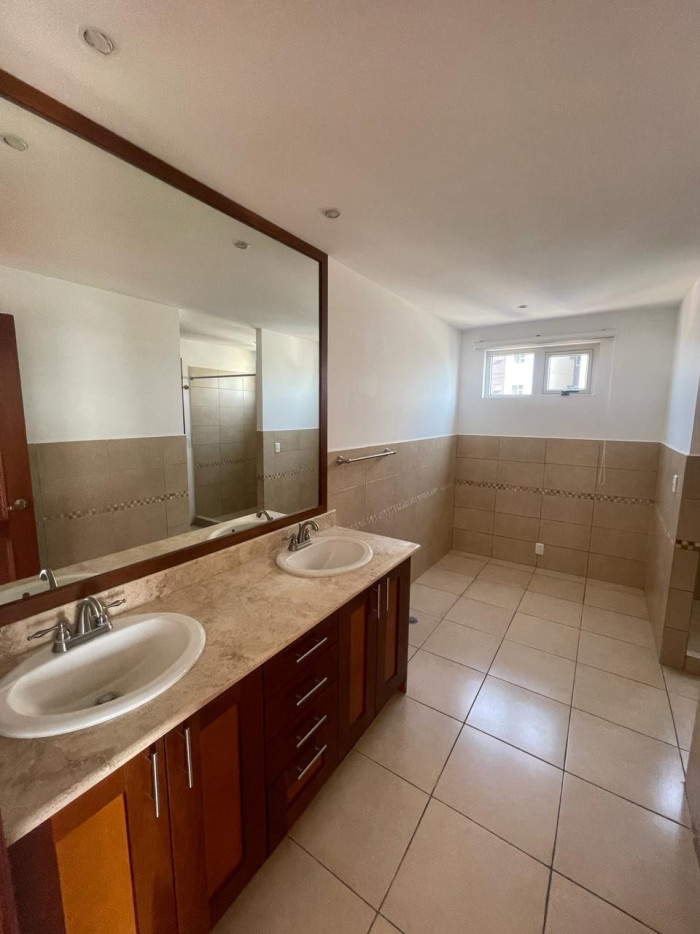 En Renta amplio Apartamento en Zona 15 Vista Hermosa - Miniatura 12