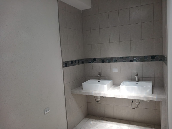 CASA REMODELADA EN VENTA EN ZONA 1 - Miniatura 18