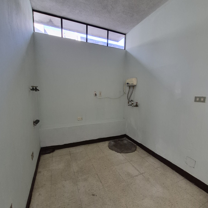 Casa en renta para oficinas zona 15 Vista Hermosa 1 - Miniatura 13