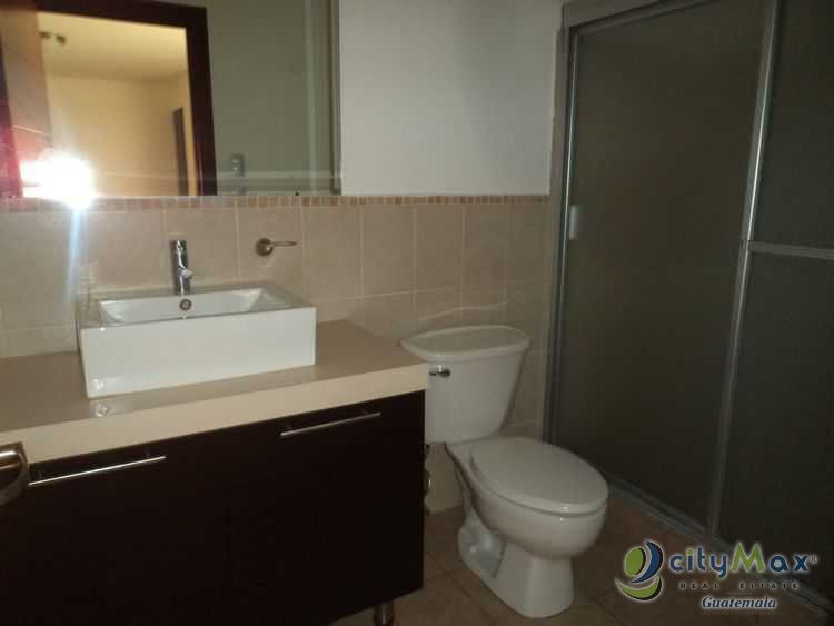 Alquiler de apartamento en zona 10 sector Ciudad Vieja - Image 4