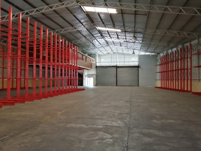 Bodega en renta en zona 5 Calzada la Paz - Image 1