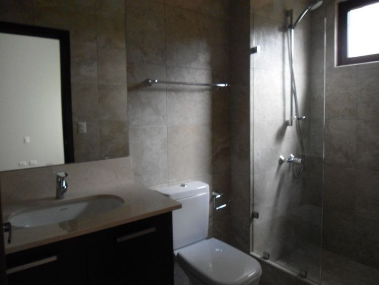 Apartamento en renta en primer nivel zona 14 Guatemala - Miniatura 8