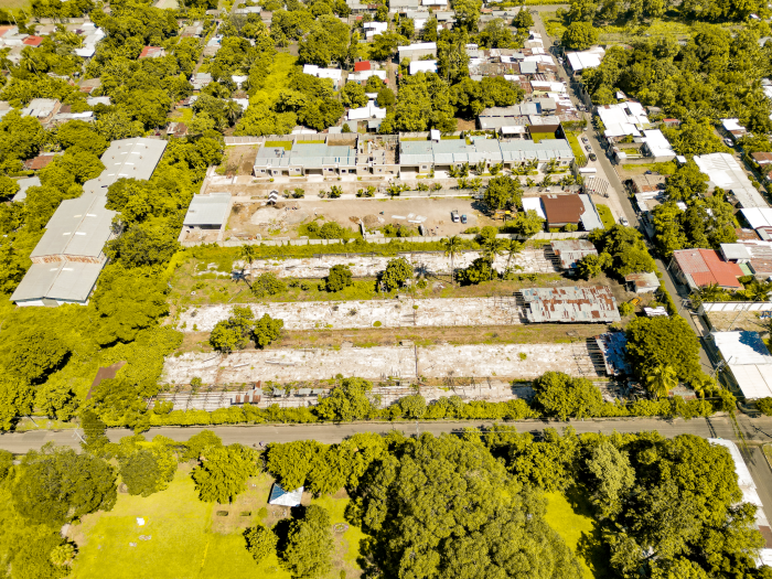 Terreno comercial para desarrollo en Centro de Lourdes - 2
