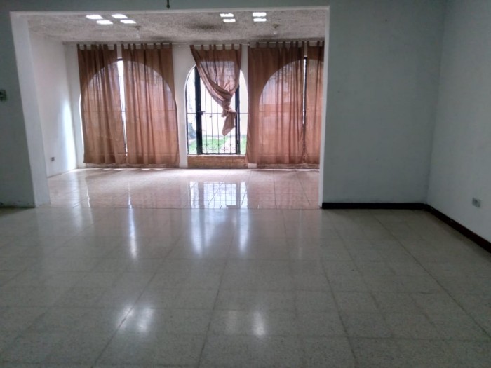 Plus Real Estate renta casa en zona 15