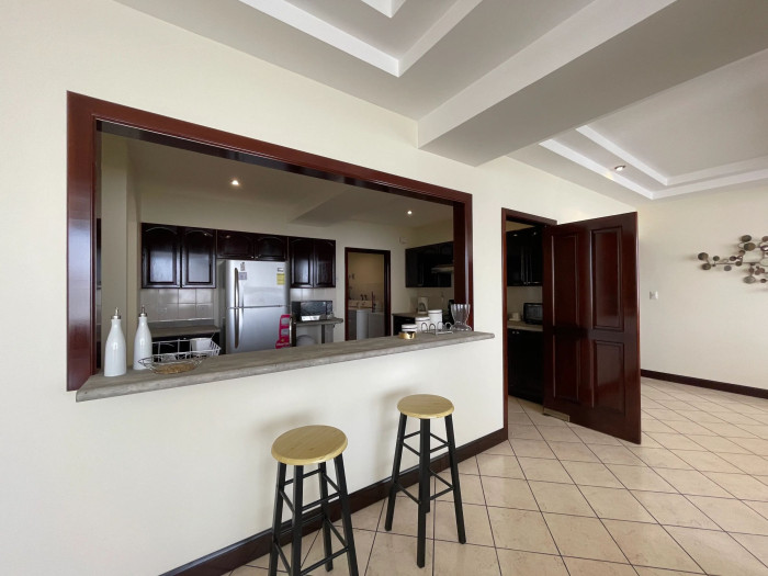 Plus Real Estate renta / vende apartamento en zona 10