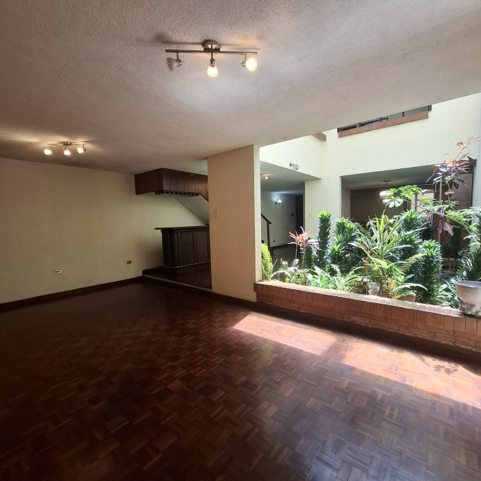 Casa en renta en zona 10 Bulevar Los Próceres - Miniatura 27