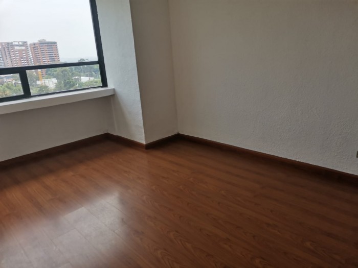Plus Real Estate renta oficina en zona 10 — foto 4