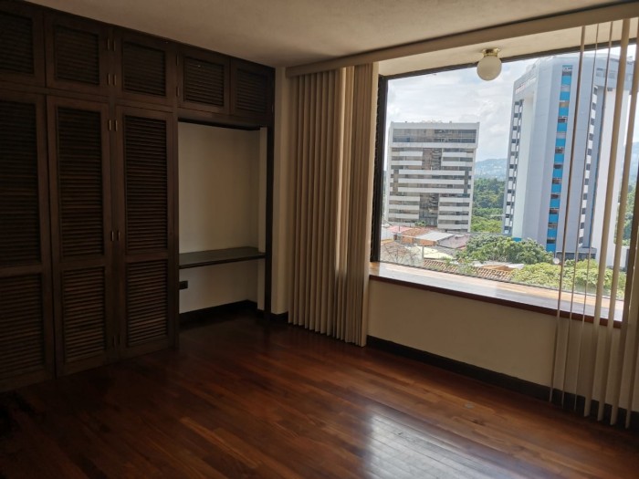 Rento cómodo y amplio apartamento en zona 14 — foto 11