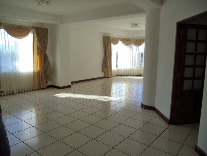 Plus Real Estate renta apartamento en zona 15 — foto 2