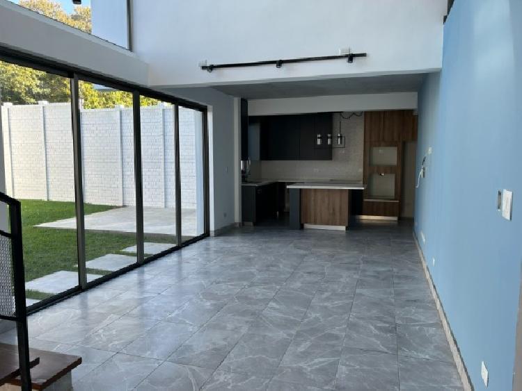 VENDO CASA EN HACIENDA REAL ZONA 16