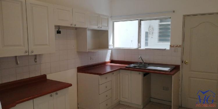 Alquilo Town-House 20 calle zona 10, cerca CC Pradera — foto 5
