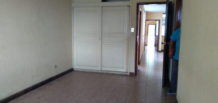 Rento casa comercial en Av. Las Américas z. 13 — foto 11