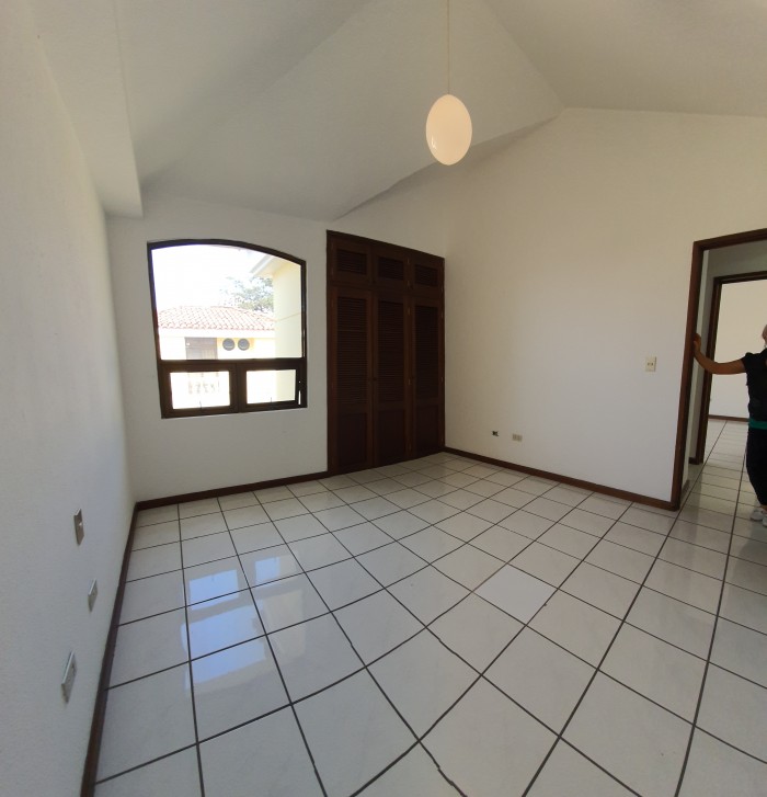 Casa en Renta Zona 10 Guatemala - Image 4
