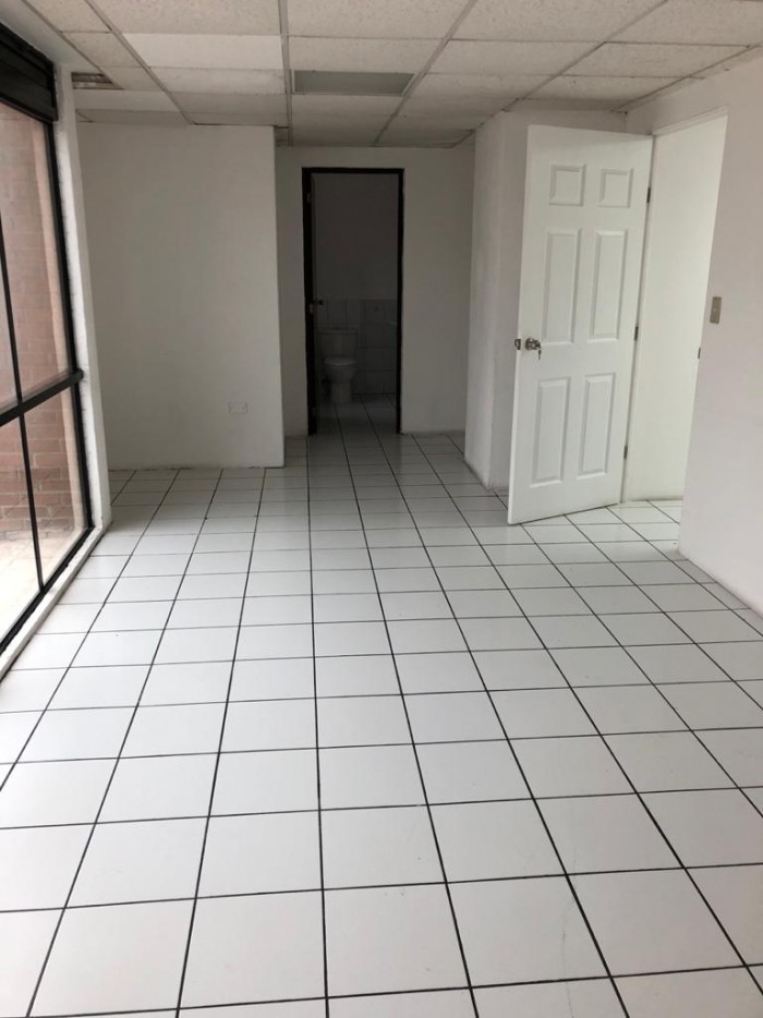 Oficina tabicada de 92 mts. en renta zona 10 Guatemala