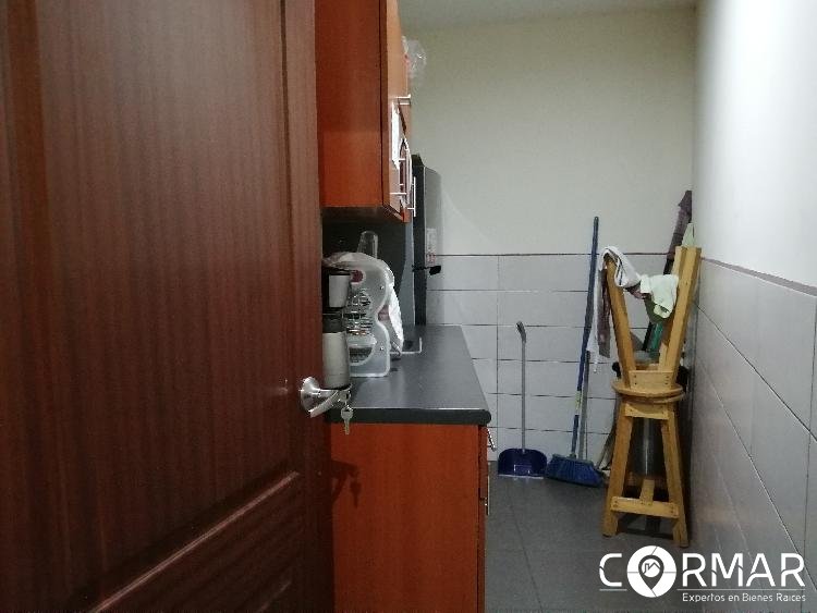 Oficina amplia en alquiler, zona 10 - Miniatura 13