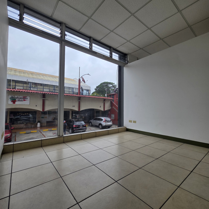 Local Comercial en RENTA en Avenida Las Americas Z.13 — foto 5