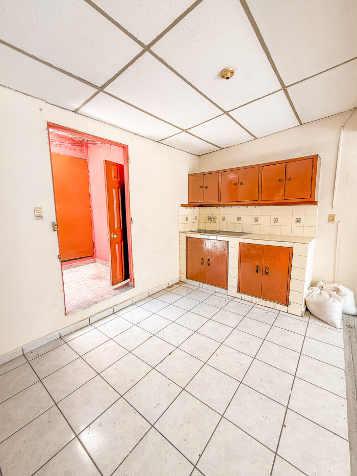 Casa con potencial comercial en venta en Santa Ana - 3