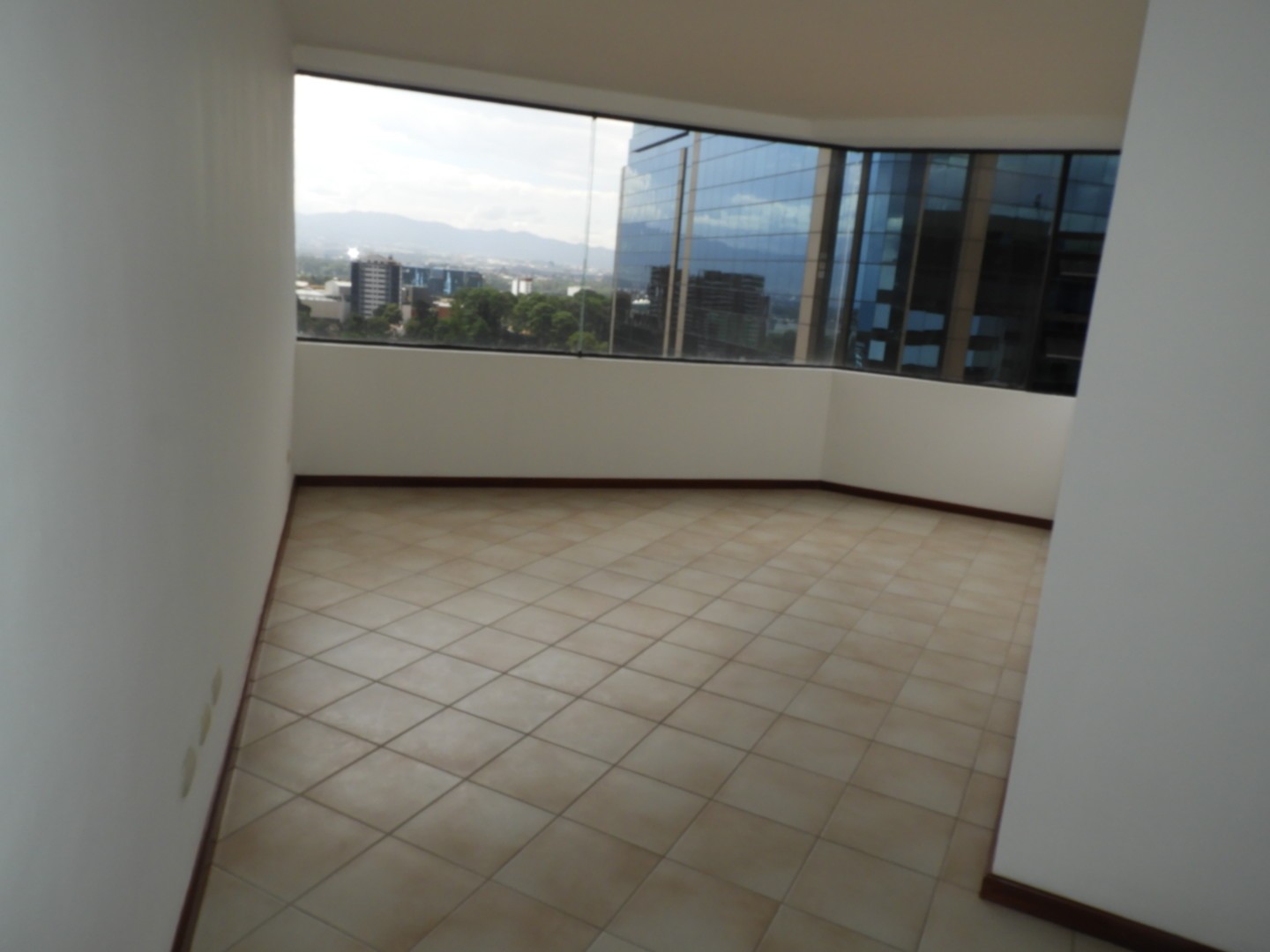 APARTAMENTO EN RENTA, ZONA 14 — foto 2