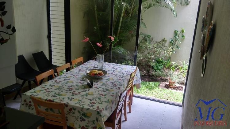 VENDO TOWN HOUSE EN ZONA 10