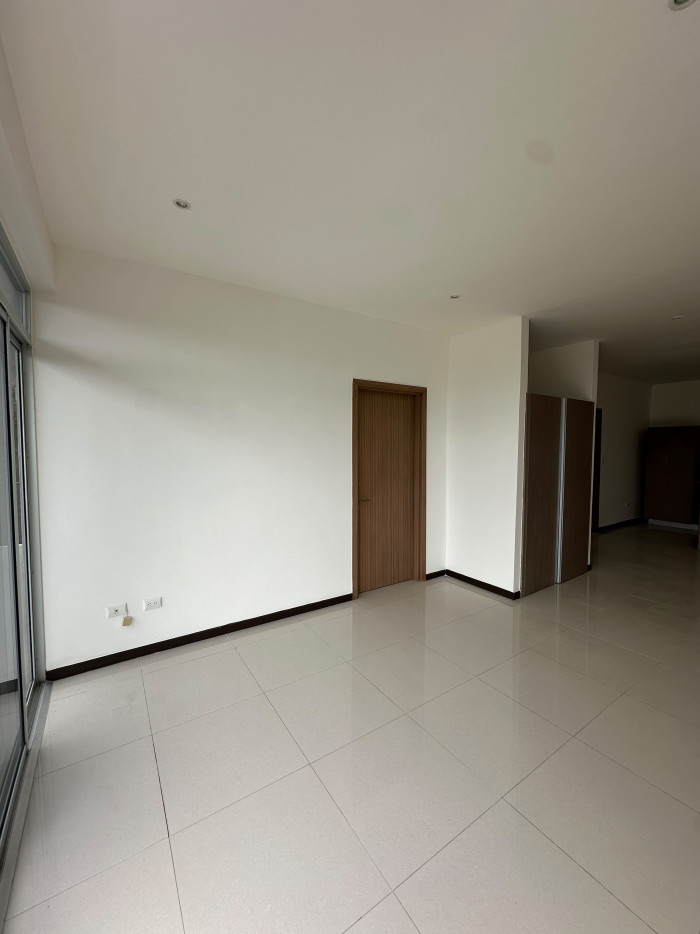 Apartamento en venta en Santa Ana en condominio - 2