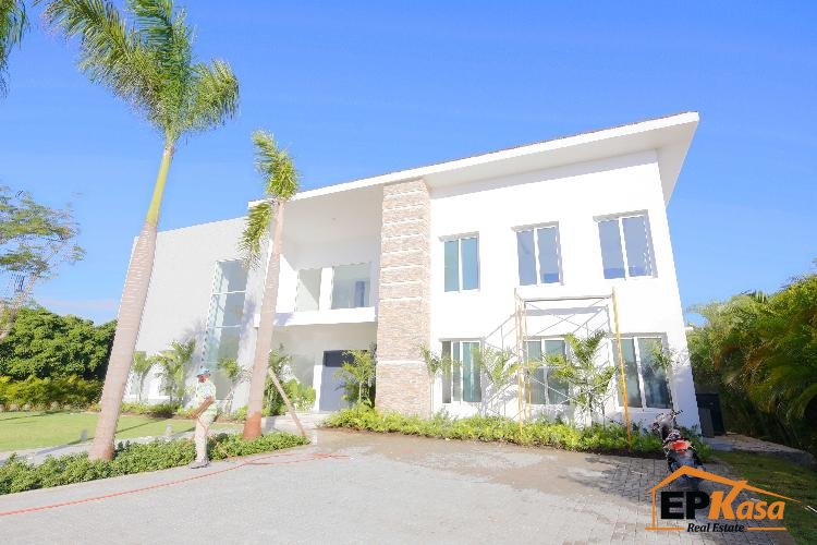 Villa Amueblada de venta en Cocotal Golf & Country Club
