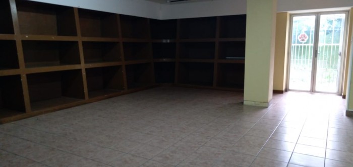 Rento casa comercial en Av. Las Américas z. 13 — foto 4