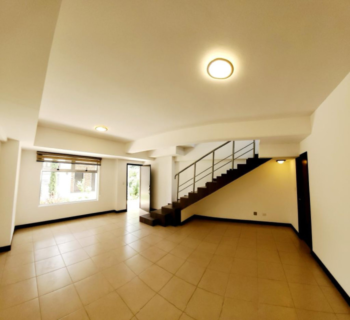 Apartamento de 2 niveles en Renta en zona 11