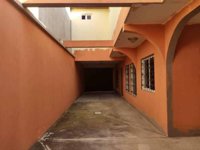 Casa en RENTA, zona 8 de mixco fuera de garita