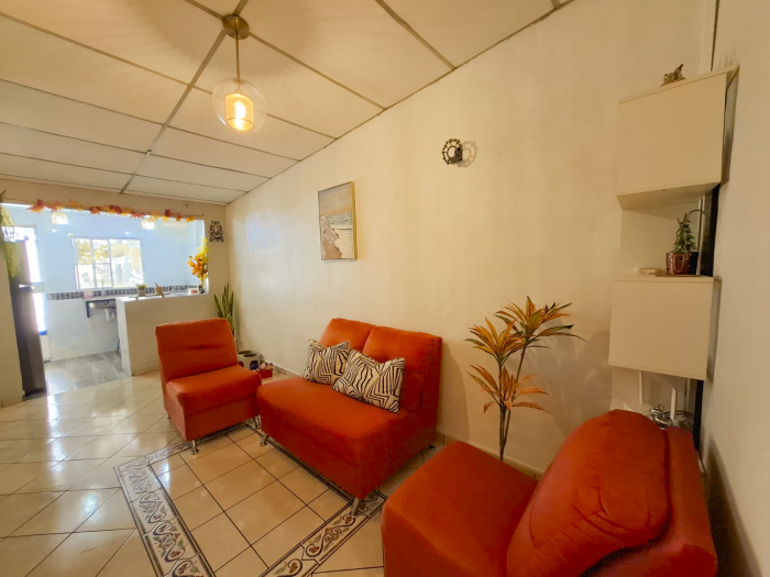 Casa remodelada en la Cima 4 en venta solo para mudarse - 1