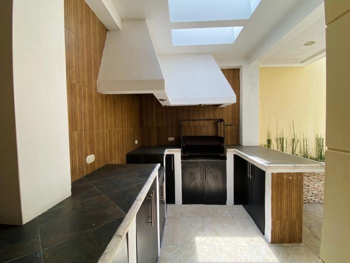 Casa en Alquiler Diagonal 6, Zona 10 Guatemala - Image 4