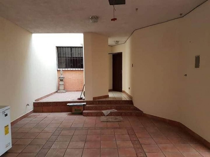 Casa en venta en Cañadas de Mariscal, zona 11. - Image 2