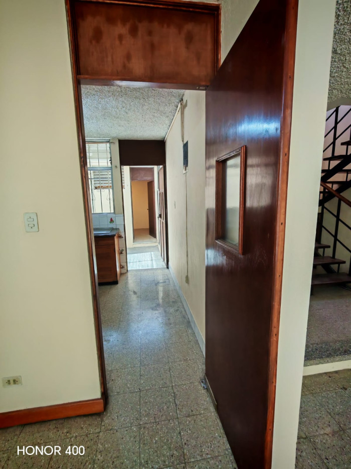 Rento Casa en Villa Fontana, Mariscal Zona 11 - Miniatura 8