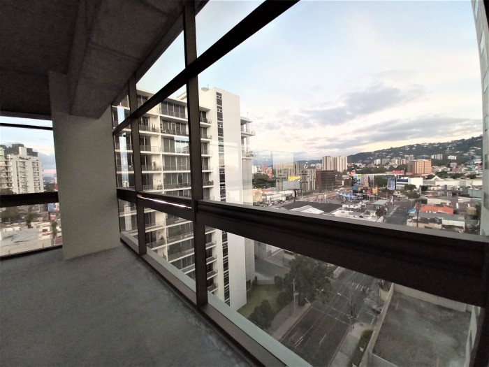 Oficina nueva en renta o venta en zona 10 Nivel Alto - Image 2