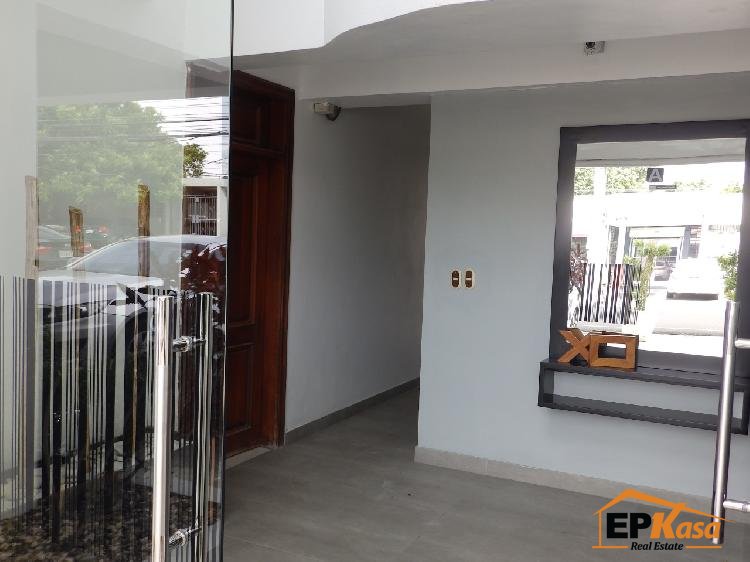 Local Comercial de Alquiler los Jardines Metropolitanos
