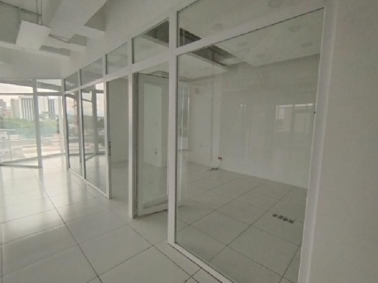 Oficina en renta en Zona 10 / 259m2