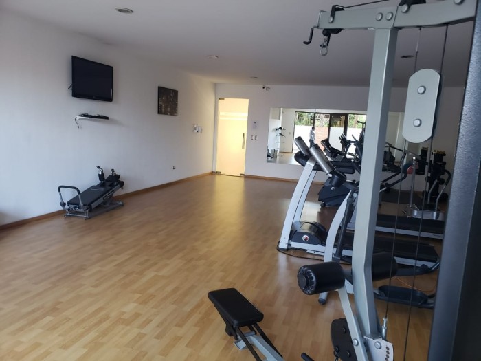 VENDO Apartamento en Zona 15 - Image 2