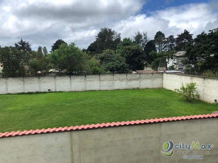 Terreno en Venta en Jardines de San Lucas Sacatepéquez - Miniatura 3