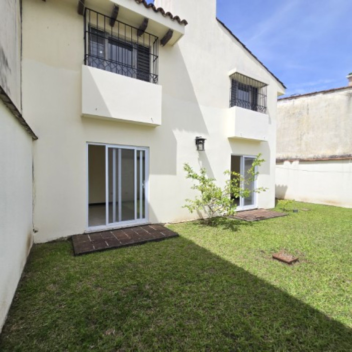 Casa en Venta Zona 12 Colonia Residencial El Bosque - Image 2