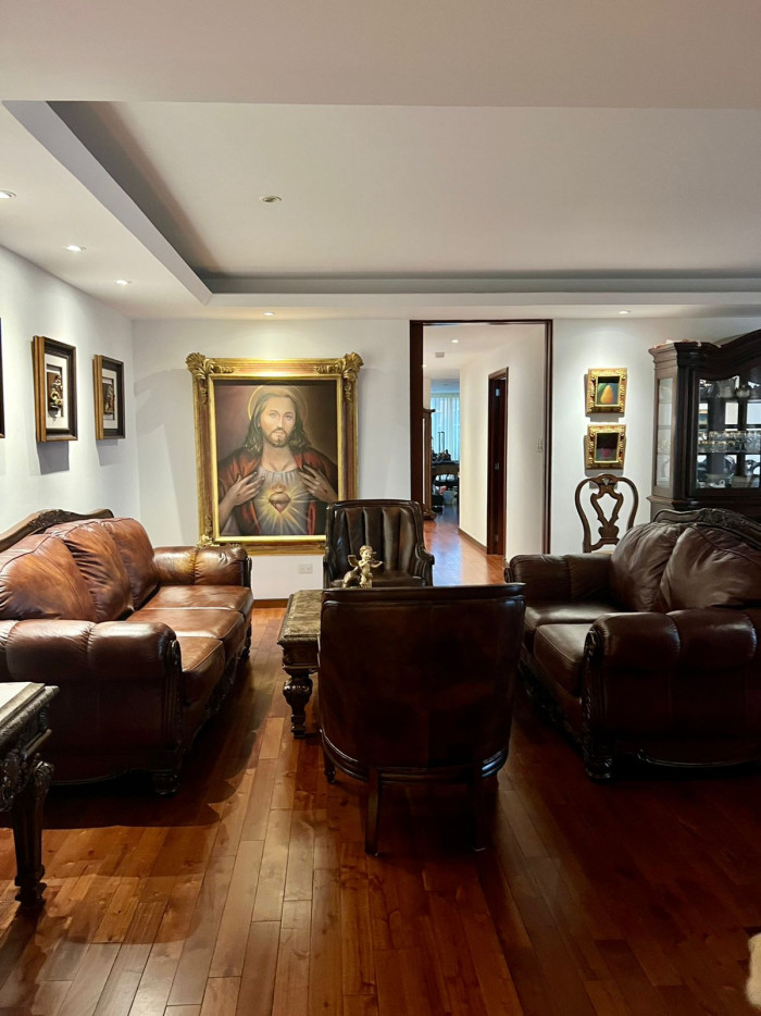 VENDO APARTAMENTO EN ZONA 10, EDIFICIO TIFFANY ll