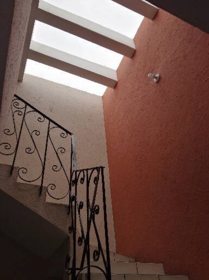 Vendo Amplia Casa en Altos de Pinares San Cristóbal. - Miniatura 11