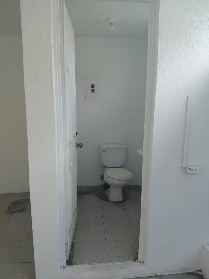 Local Comercial en Renta en Plaza Surti Ahorro. Zona 18 — foto 6
