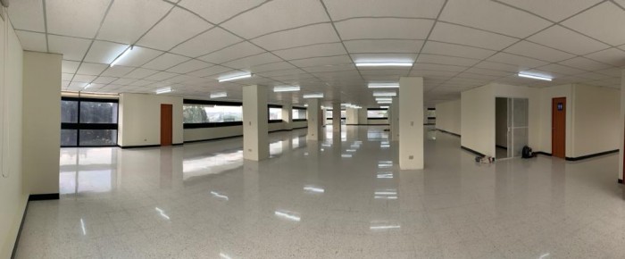 Oficinas en Renta de 2 Niveles en la Zona 9 - Image 4