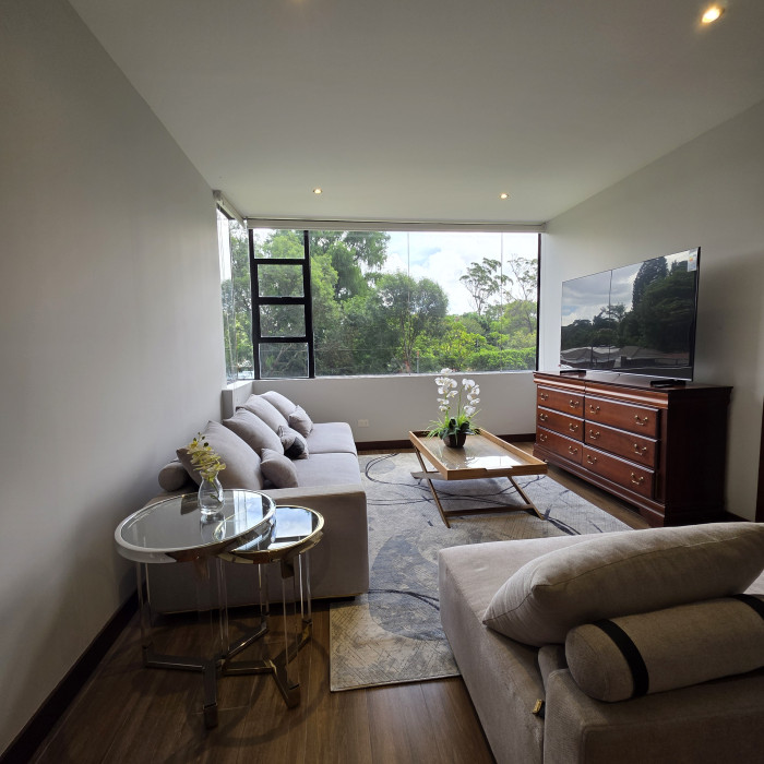 Amplio Apartamento en venta en zona 10 Guatemala - Image 2
