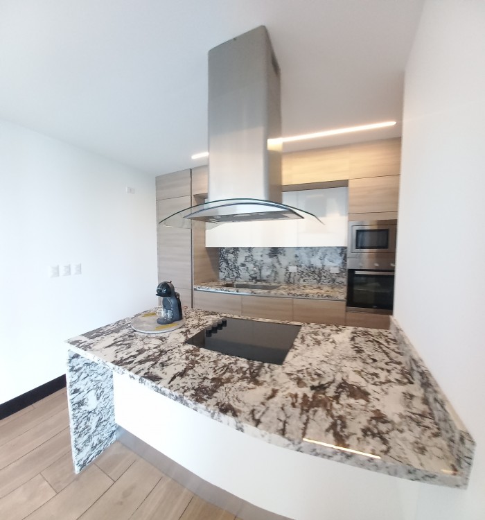 APARTAMENTO EN RENTA EN EDIFICIO BADEN ZONA 15 - Image 1