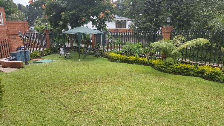 Venta de amplia casa en Rotondas de Kanajuyú zona 16. - Miniatura 18