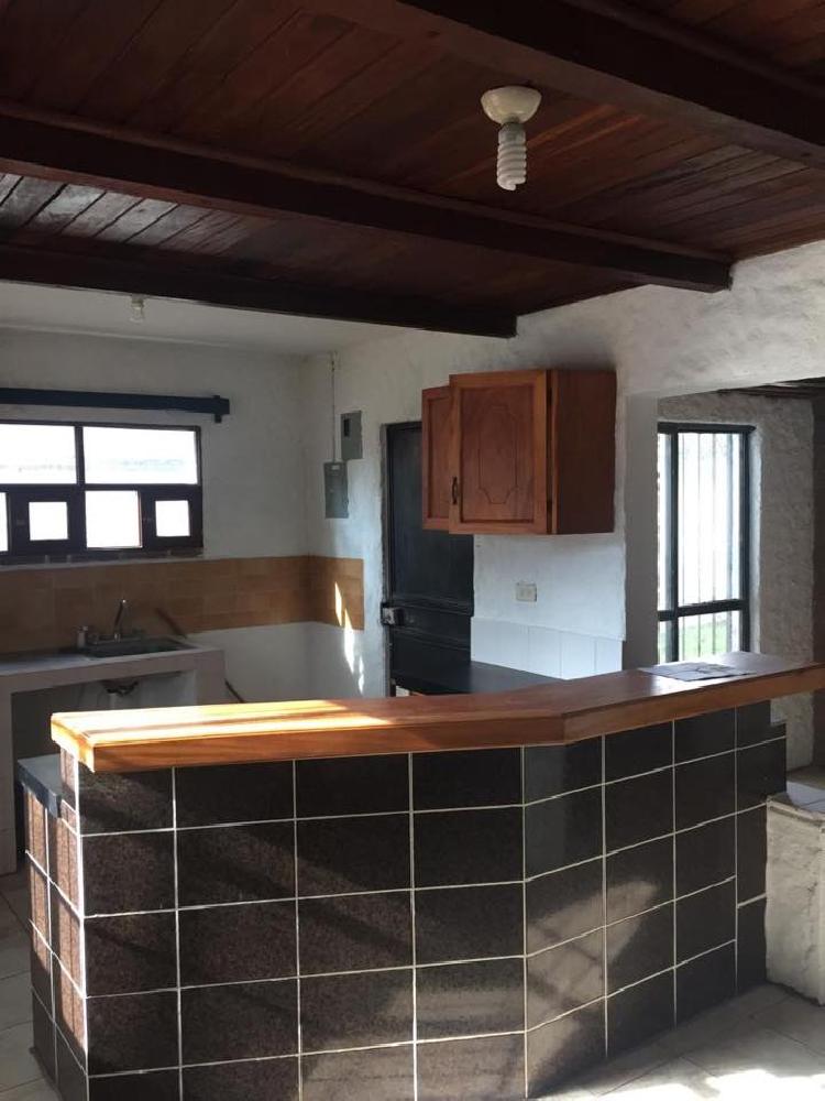 Linda casa en venta en zona 16 jardines de San Isidro