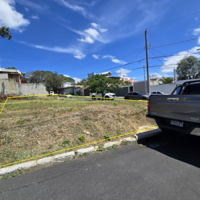 Terreno de Esquina en Venta Pinares de San Cristóbal - Image 4